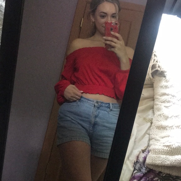 H&M Tops - Red Off-The-Shoulder Crop top H&M Tops - Red Off-The-Shoulder Crop top